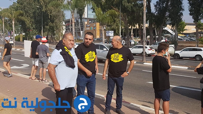 اهالي جلجولية يشاركوا بوقفة احتجاجية ضد اقامة محطة الكهرباء شمالي جلجولية 